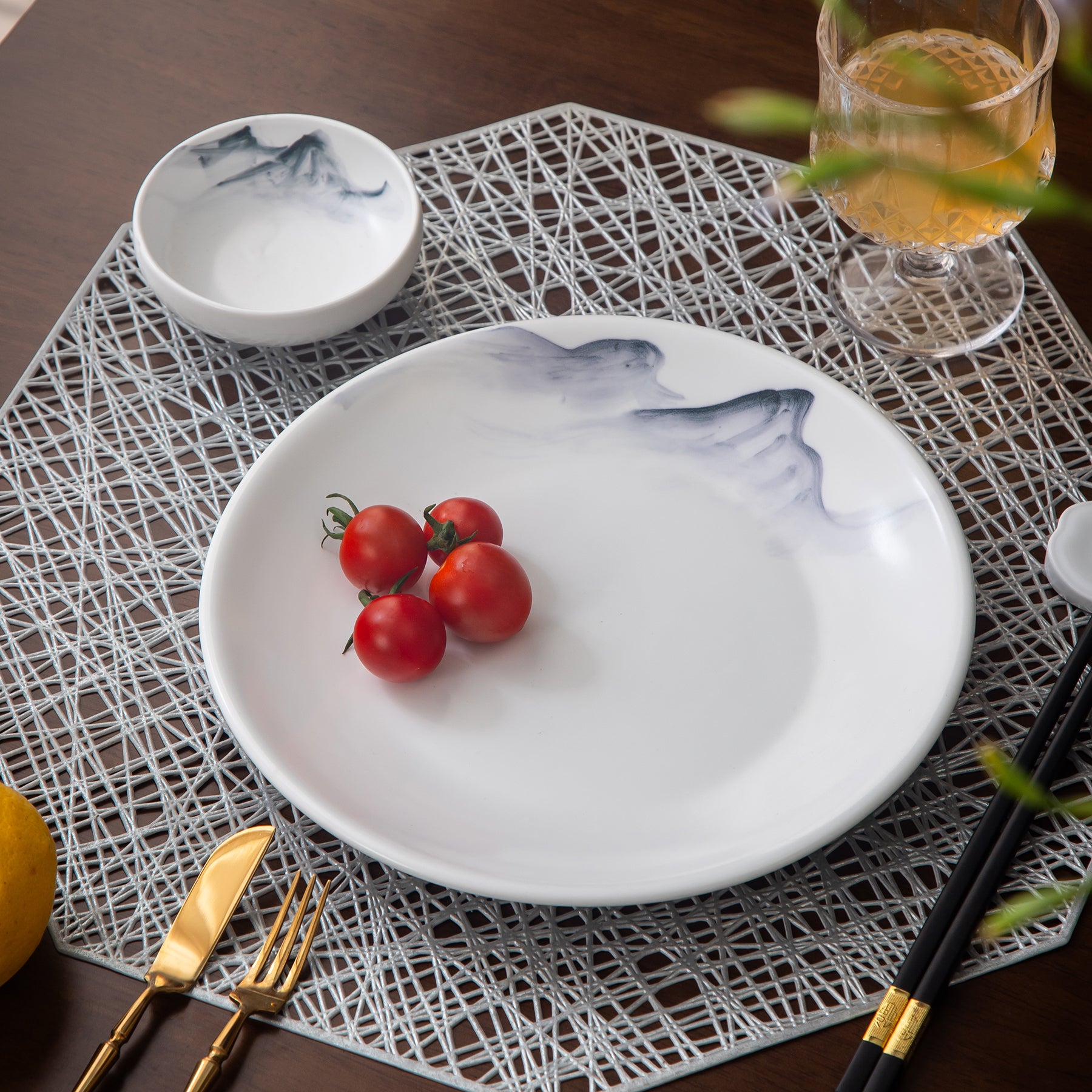 Fashion Dinnerware Blue and White Ceramic Coupe Plate